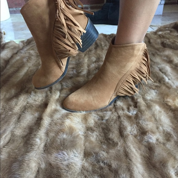 Adriana women’s side zipper fringe ankle booties - Picture 2 of 3